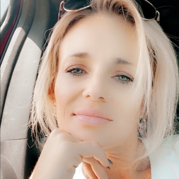 Meet your Posher, Julie - Picture 1 of 1